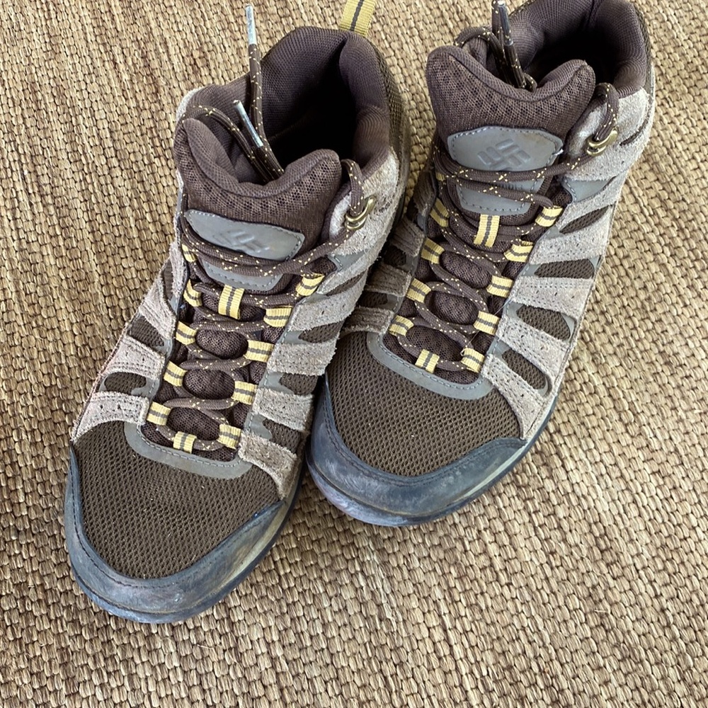 ‼️ MUST SELL ‼️ Columbia hiking boots-waterproof Size 7